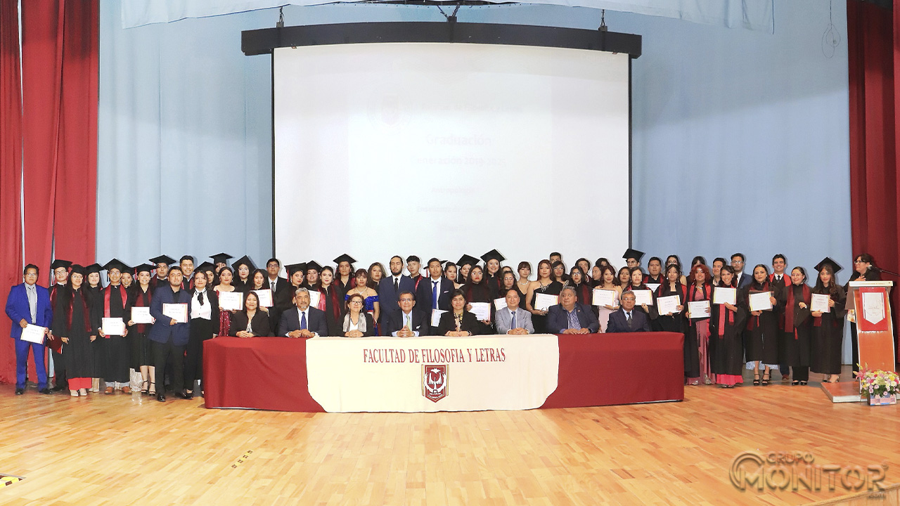 Egresa UATx a estudiantes de la Facultad de Filosofía y Letras