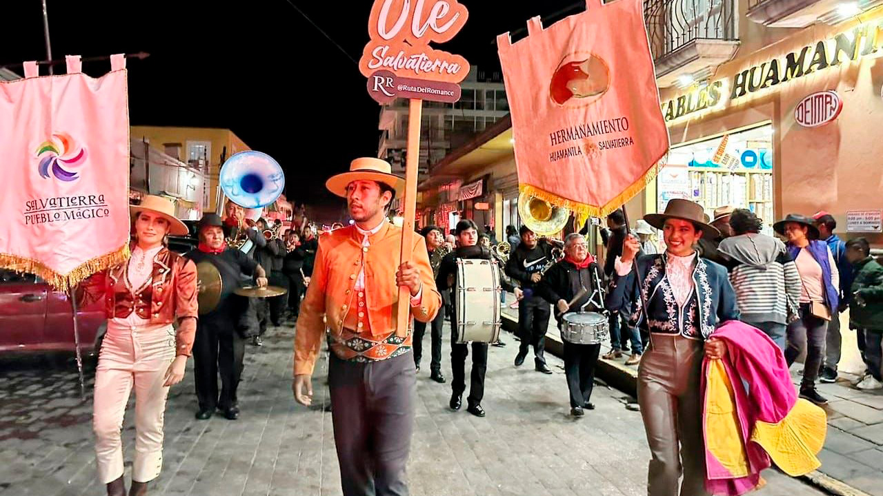 Única e inolvidable la callejoneada de Salvatierra, Guanajuato por calles de Huamantla