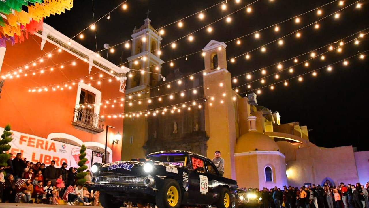 Rugen los motores en el desfile de carcachas de la feria Huamantla 2023