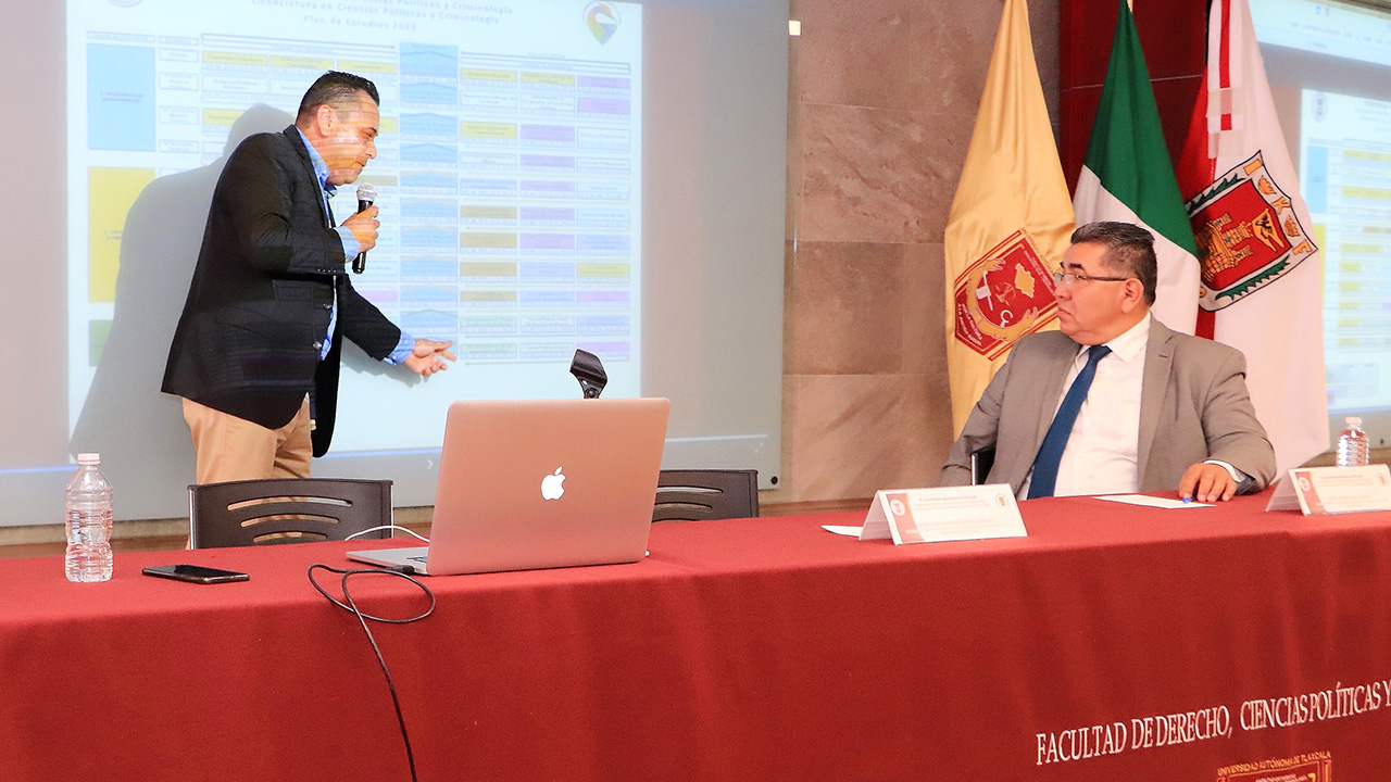 Realiza Ciencias Políticas de la UATx curso de inducción