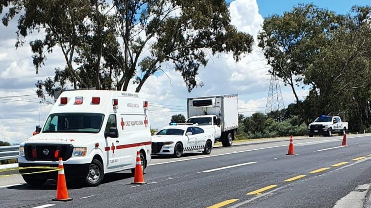 Brinda abanderamiento policía de Huamantla en hecho vial sobre la carretera México-Veracruz