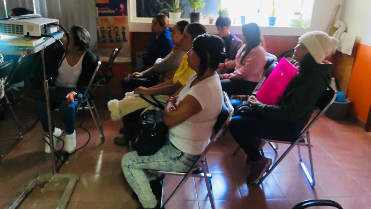 Brinda ayuntamiento de Huamantla taller de prevención del alcoholismo en la familia