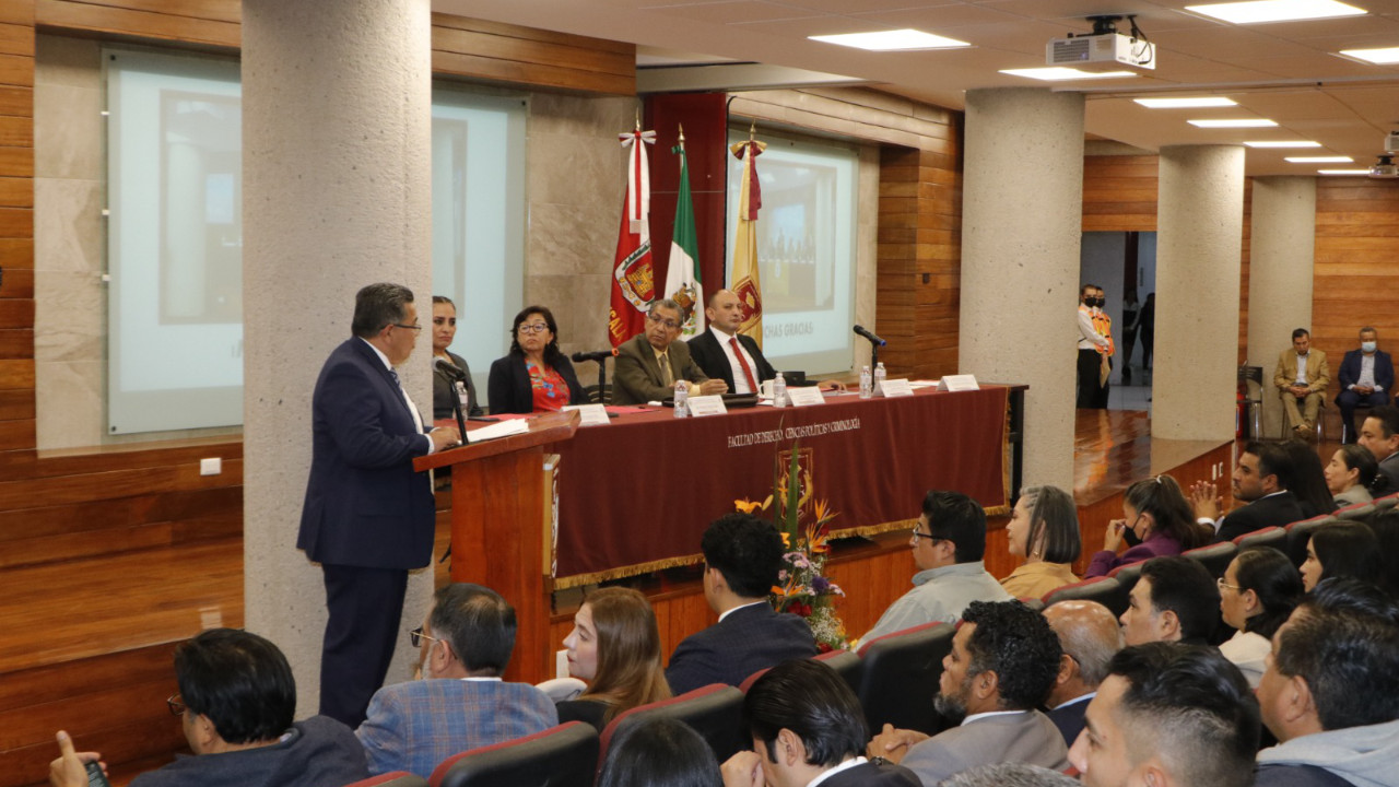 Rindió informe de actividades director de Derecho de la UATx.