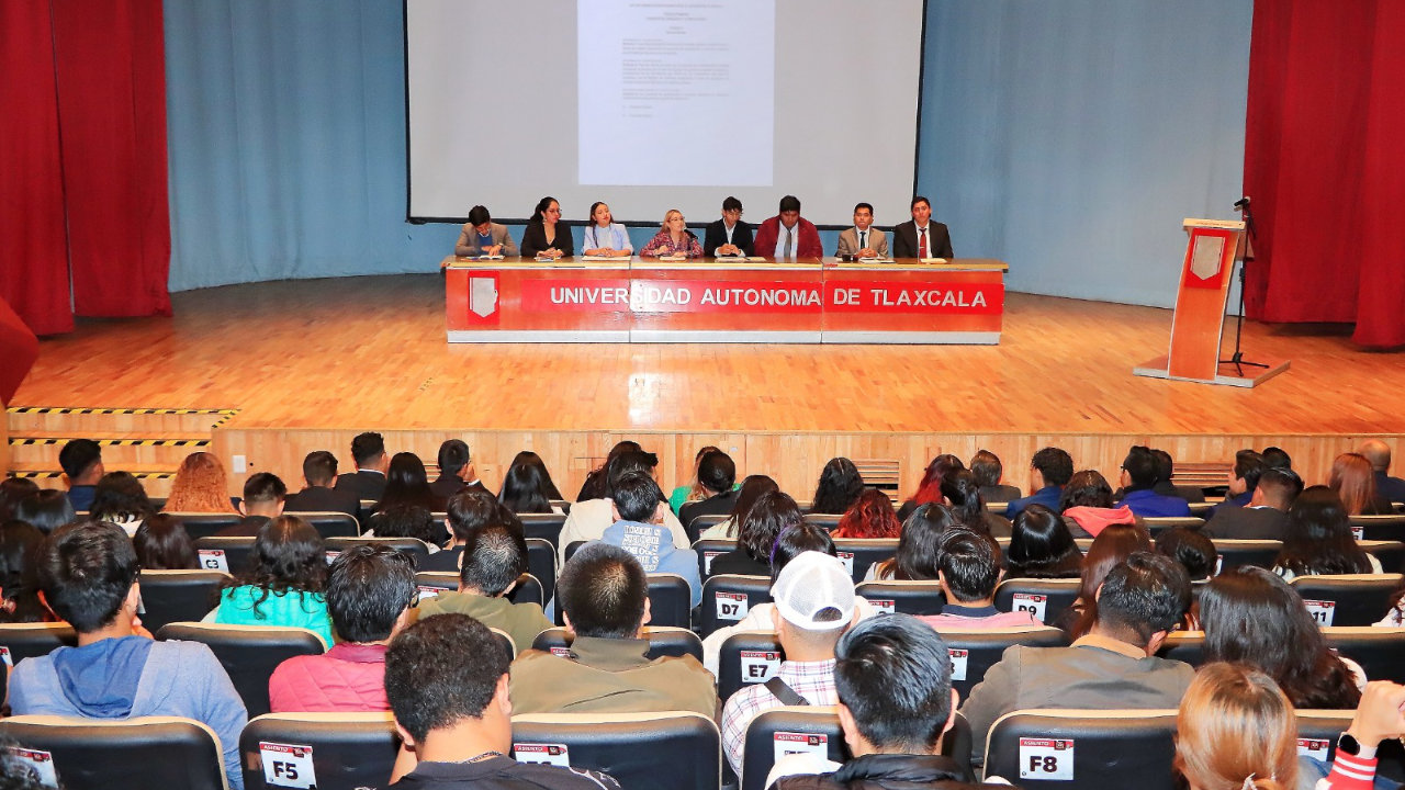 Realizó UATx foro de estudiantes en derecho.