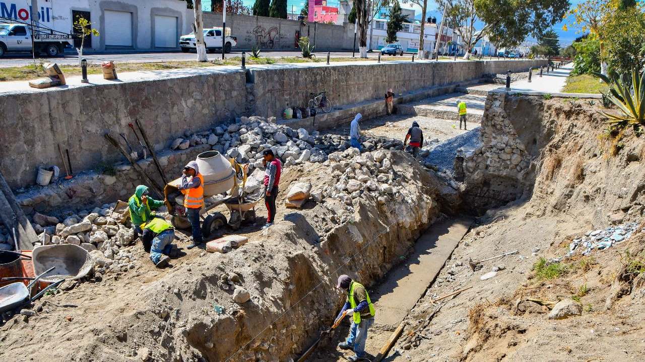 Ejecuta gobierno de Huamantla obras de rehabilitación en el bulevar Cuamanco para proteger a la población