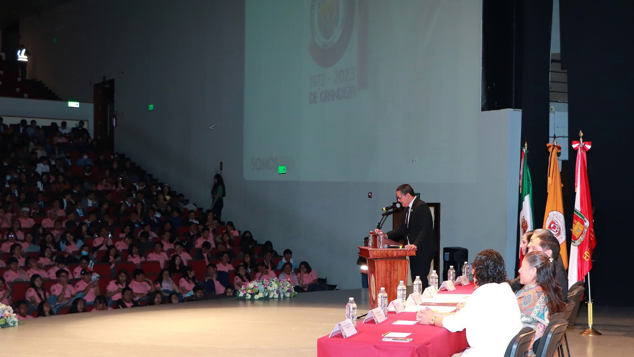 Cumple 51 aniversario Ciencias Económico Administrativas de la UATx