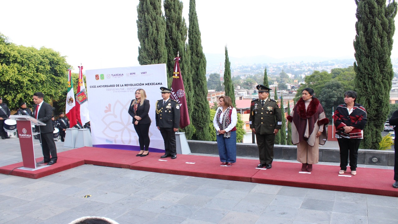 Asiste Maribel Pérez Arenas a ceremonia y desfile alusivo a la Revolución Mexicana