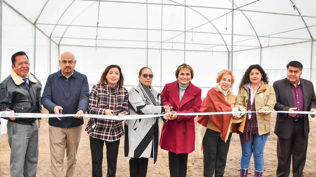 Inaugura autoridades invernadero automatizado para cultivo de la dalia en el CBTIS No. 61 de Huamantla