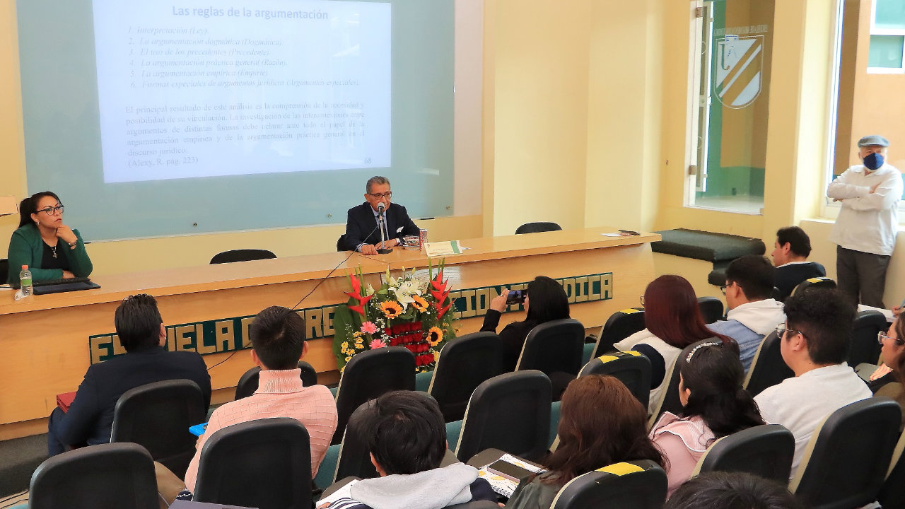 Habló Rector de la UATx sobre reglas de la argumentación jurídica