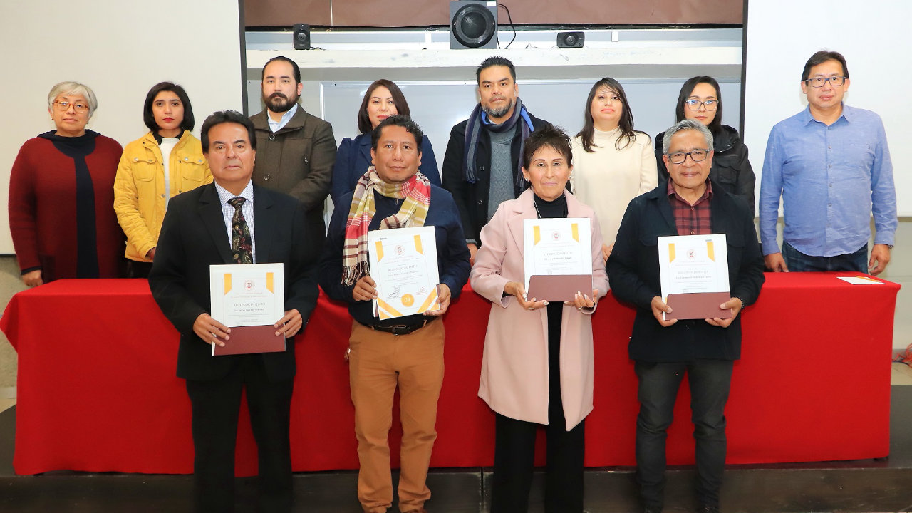 Reconoce Desarrollo Humano de la UATx antigüedad de trabajadores