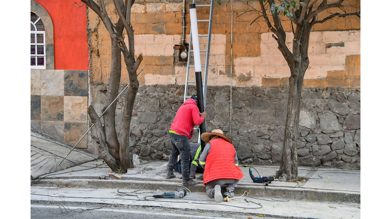 Inicia ayuntamiento de Huamantla instalación de alumbrado público en calle Abasolo