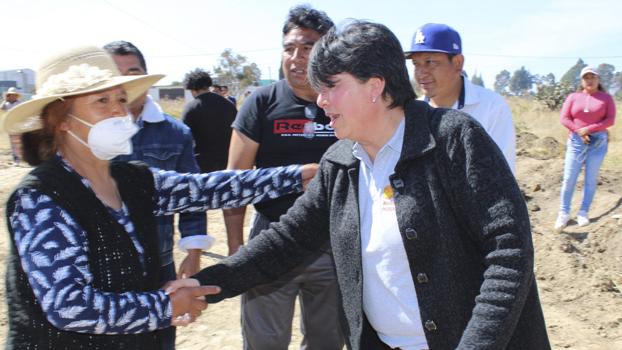 Entrega Maribel Pérez Arenas obras de beneficio social en la capital