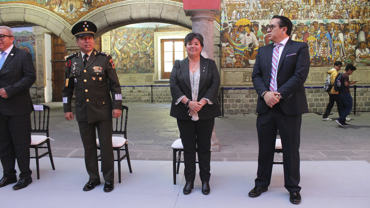 Asiste Maribel Pérez Arenas a ceremonia por el 107 aniversario de promulgación de la Constitución