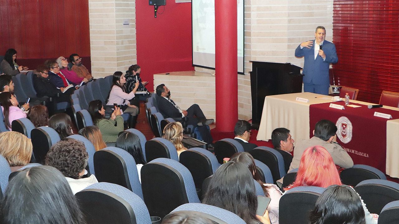 Vigoriza UATx reflexión sobre acceso a la información, transparencia y protección de datos personales