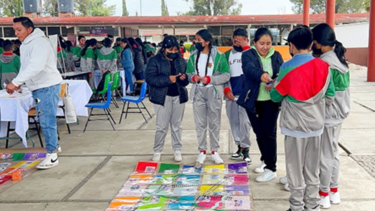 Participaron estudiantes de la UATx en ferias educativas