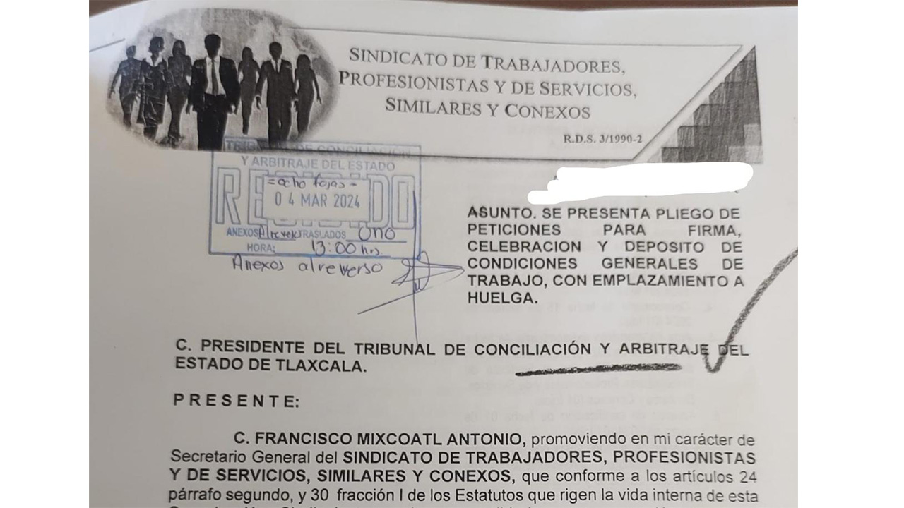 Presentan demanda colectiva en contra de la UPTLAX.