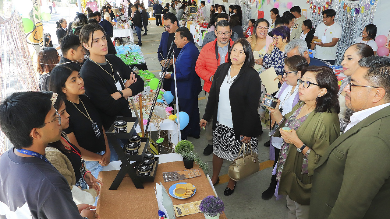 Impulsa UATx a mujeres universitarias emprendedoras