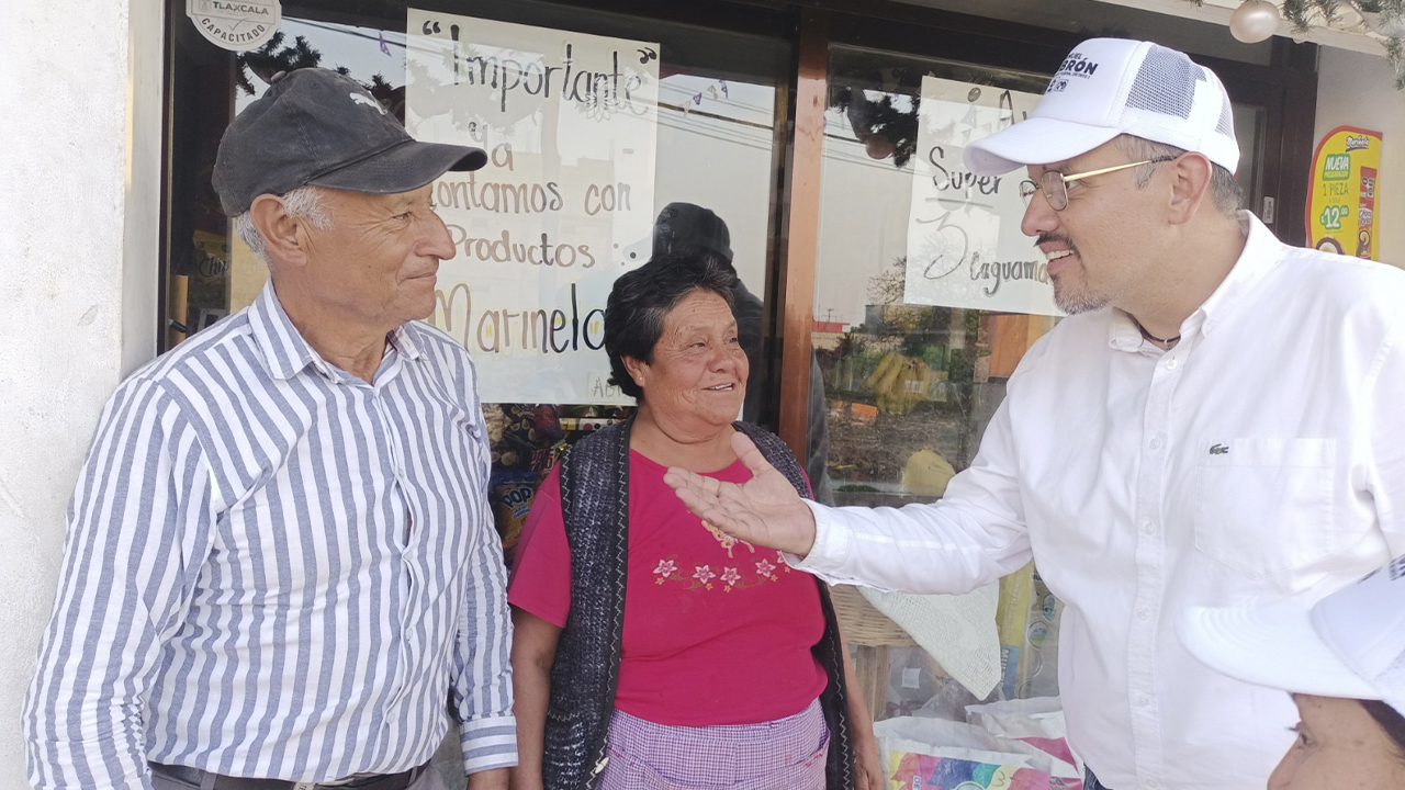 El candidato a diputado federal por el distrito 3, Juan Manuel Cambrón, recorrió Contla