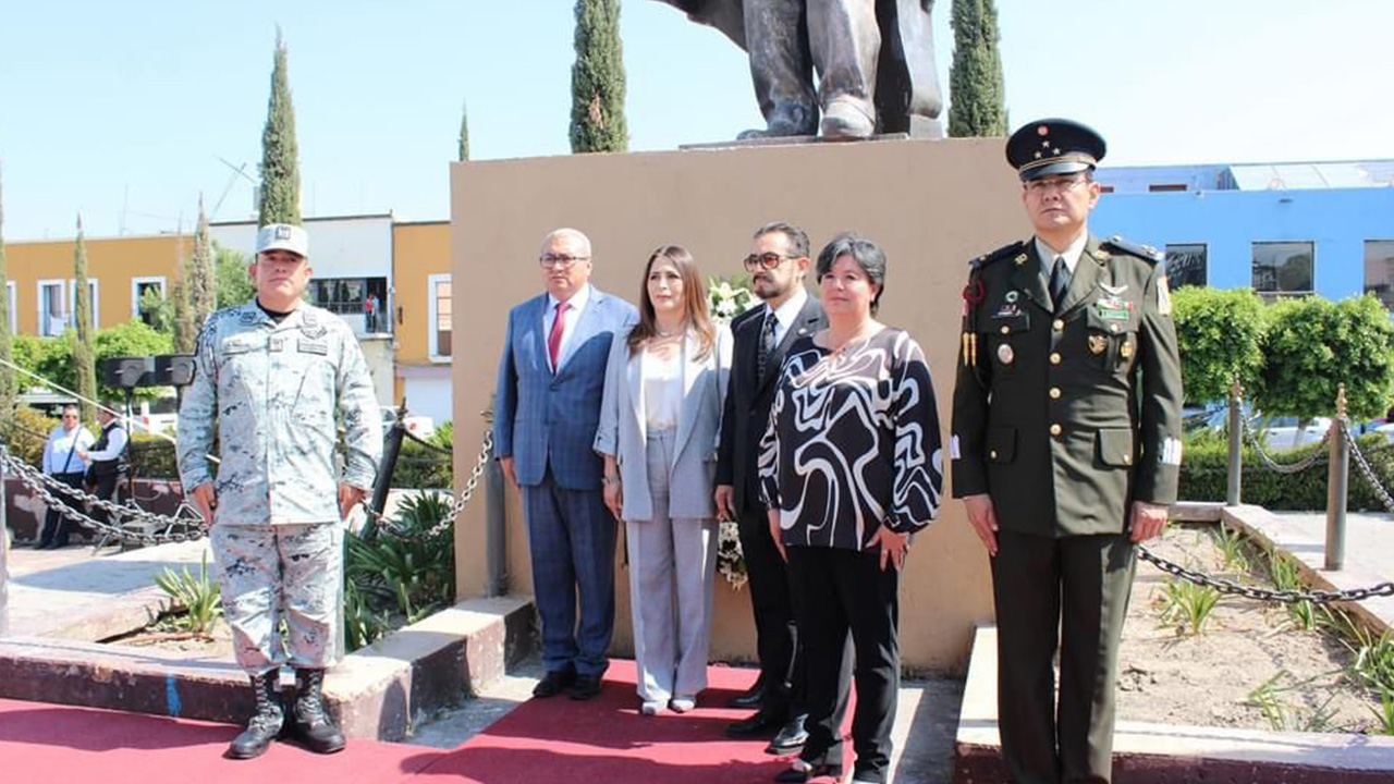 Alcaldesa capitalina acude a ceremonia por natalicio de Benito Juárez