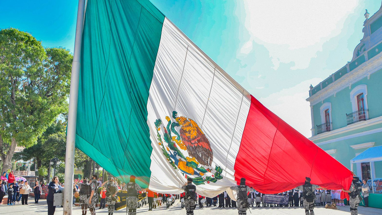 Conmemora ayuntamiento de Huamantla natalicio de Benito Juárez