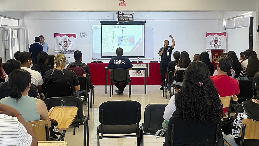 Fomentan en estudiantes de la UATx la prevención de la violencia