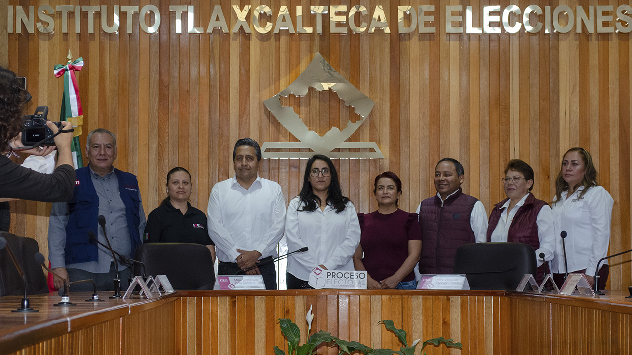 Carlos Pimentel se registra como candidato a la alcaldía de Huamantla por Morena