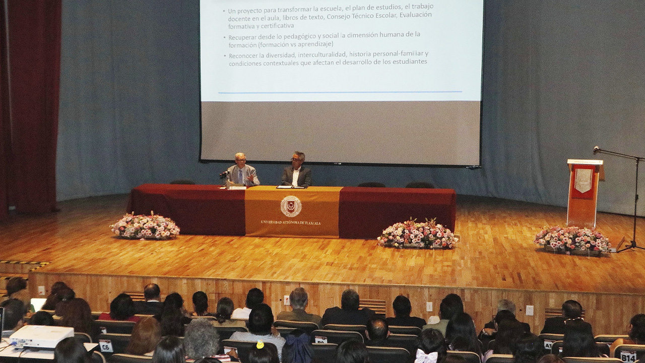 Culminó celebración del 58 aniversario de Ciencias de la Educación de la UATx