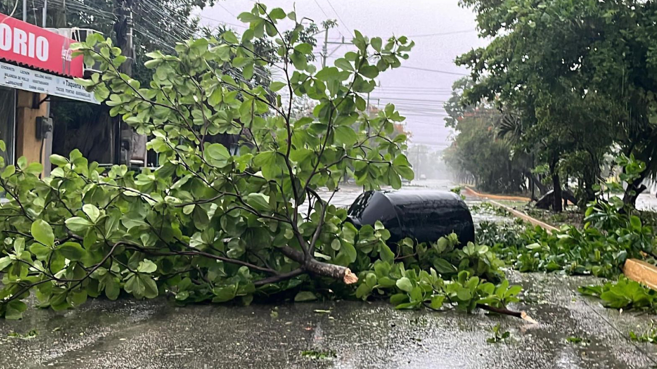 Beryl tocó tierra en Quintana Roo sin grandes daños