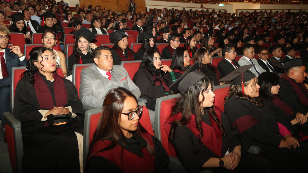 Culminaron estudios en Ciencias Económicas Administrativas de la UATx