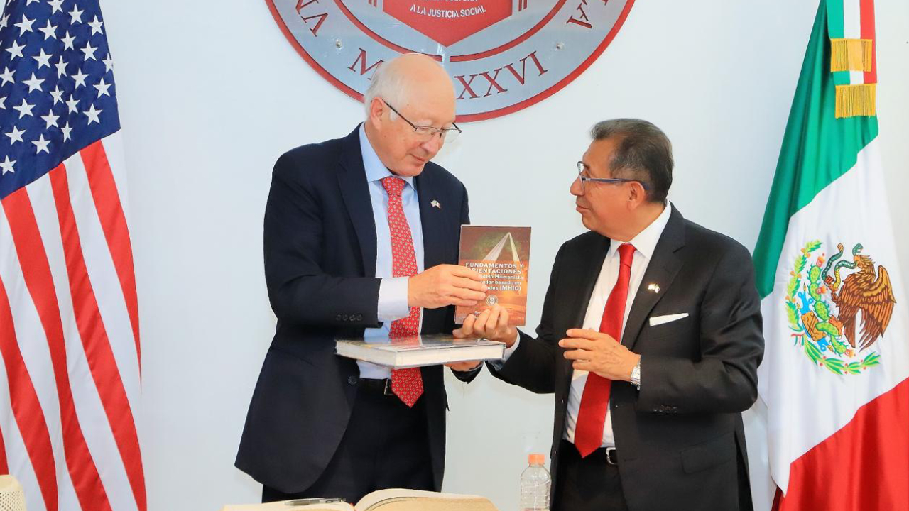 Afianzan colaboración internacional UATx y Embajada de Estados Unidos en México