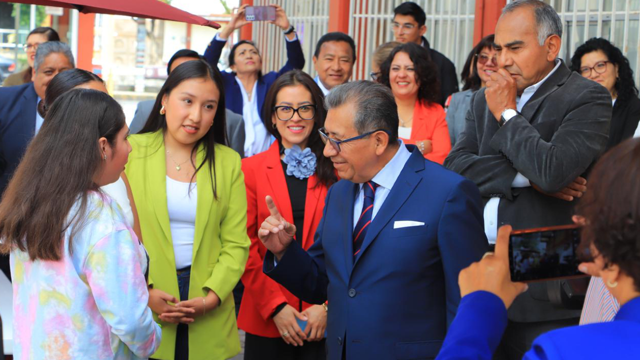 Inauguró Rector de la UATx la Plaza de Grandeza y de la Autorrealización