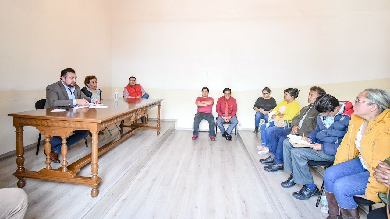 Presidente municipal de Huamantla media en conflicto escolar y llama a la civilidad