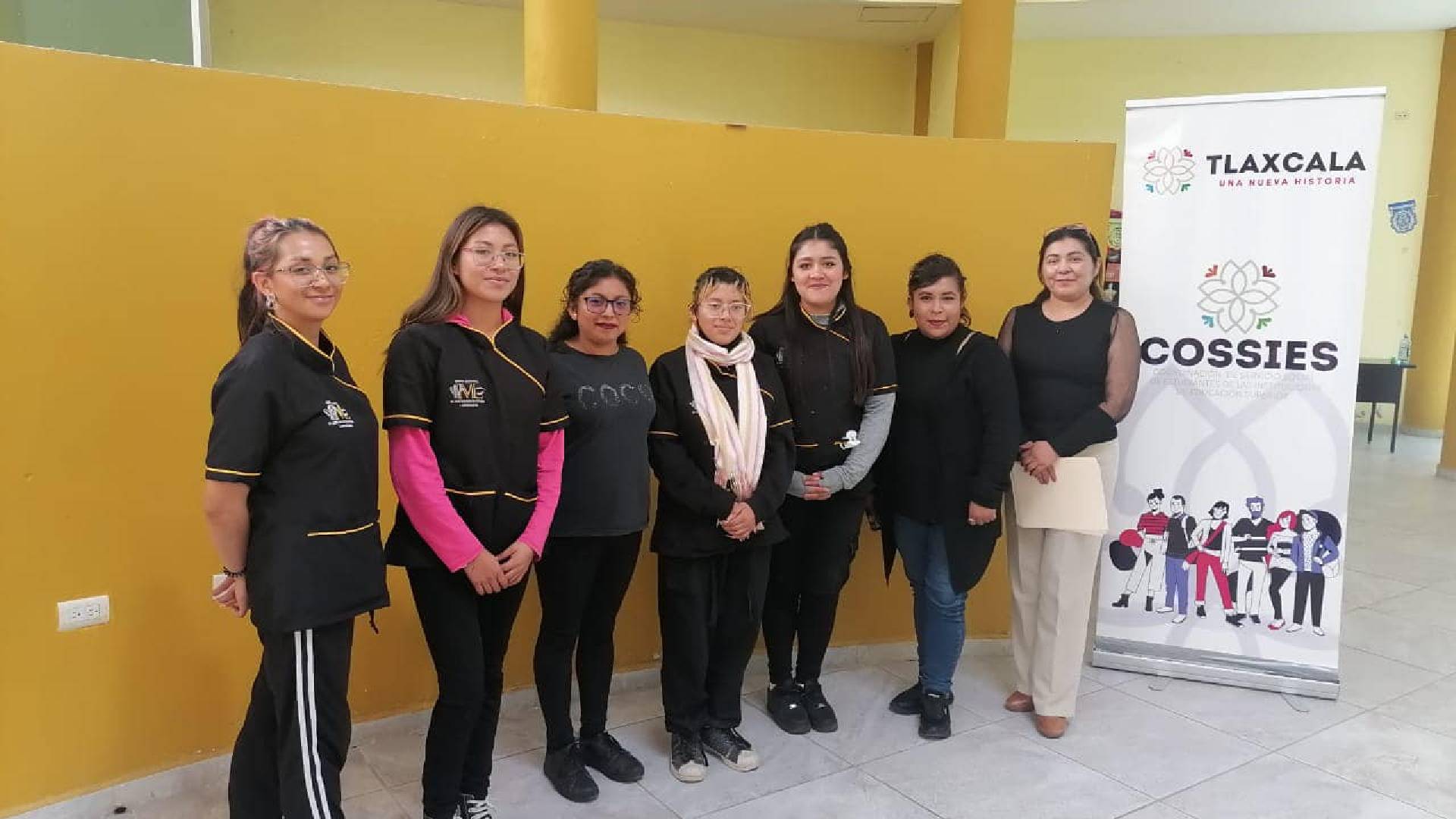 Inicio del curso de maquillaje y colocación de pestañas en Amaxac de Guerrero