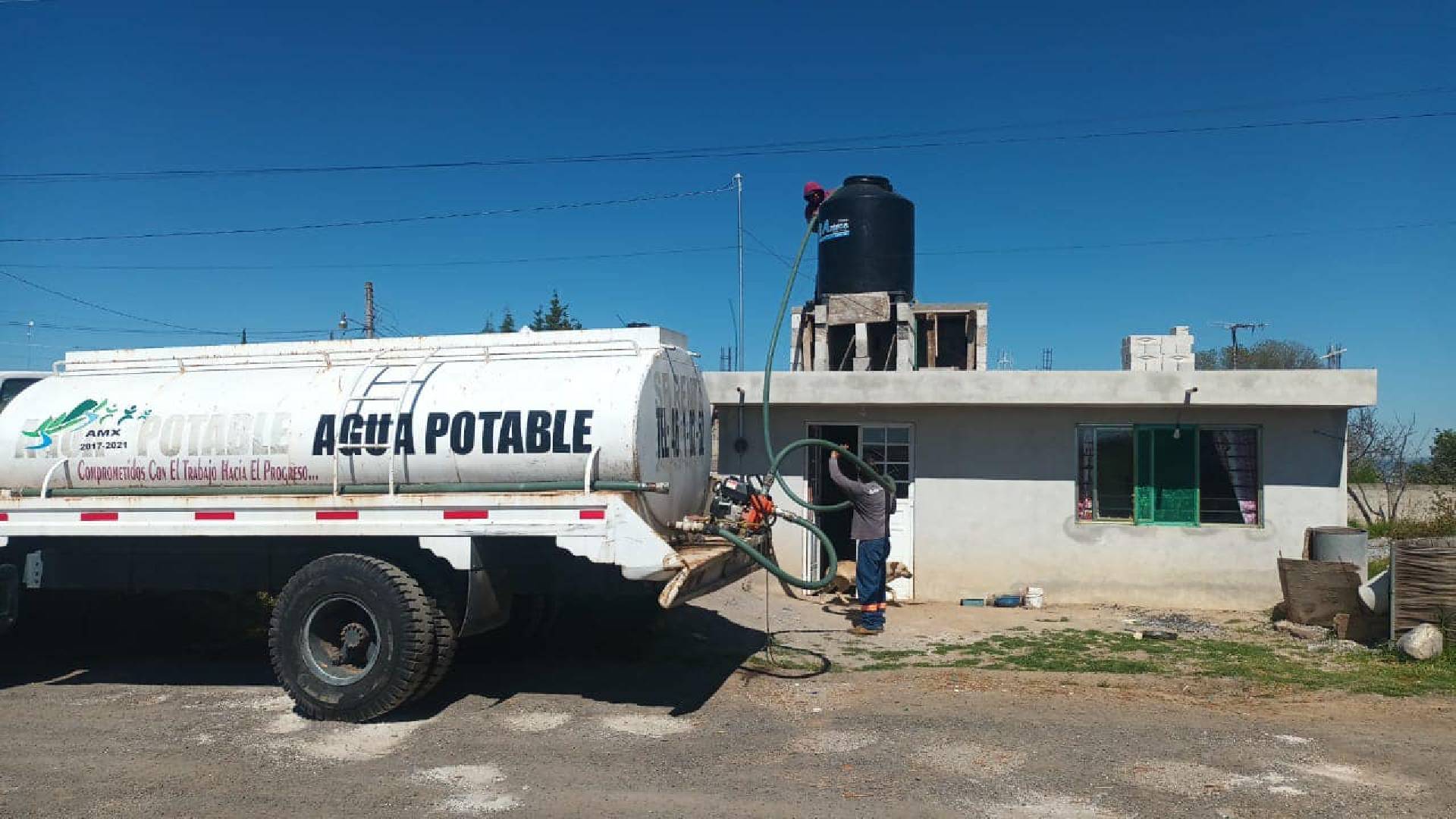 Distribución de pipas de agua en San Damián Tlacocalpan, Amaxac de Guerrero