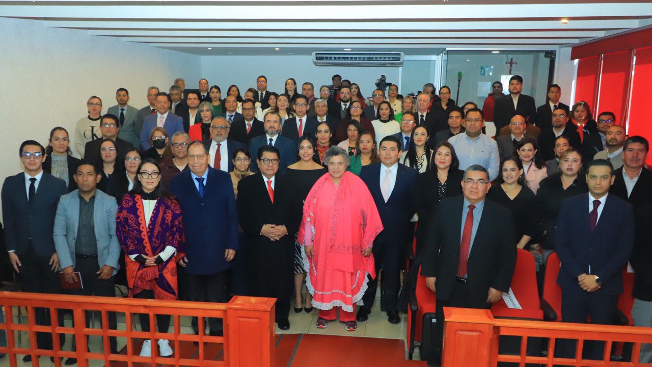 Concluyó en la UATx el Diplomado “La evolución del estado mexicano: Los desafíos contemporáneos” que impartió la Licenciada Beatriz Paredes