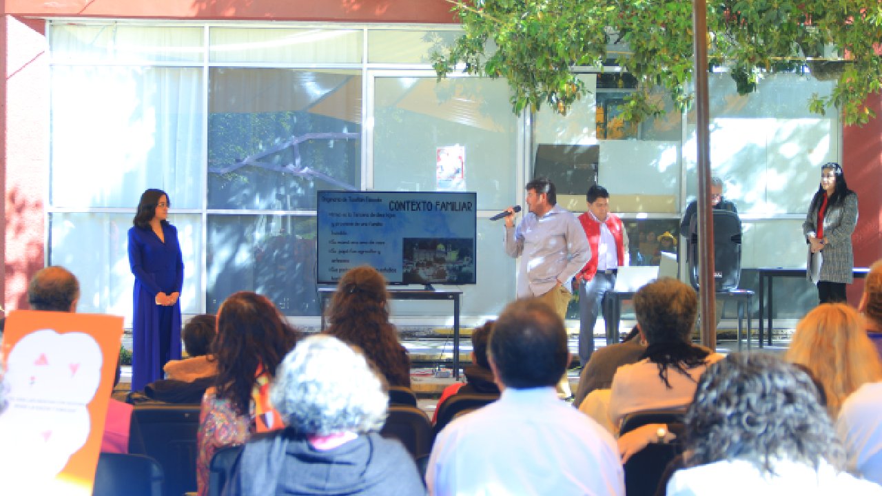 Clausura la UATx el taller “Universidad para/con personas mayores”