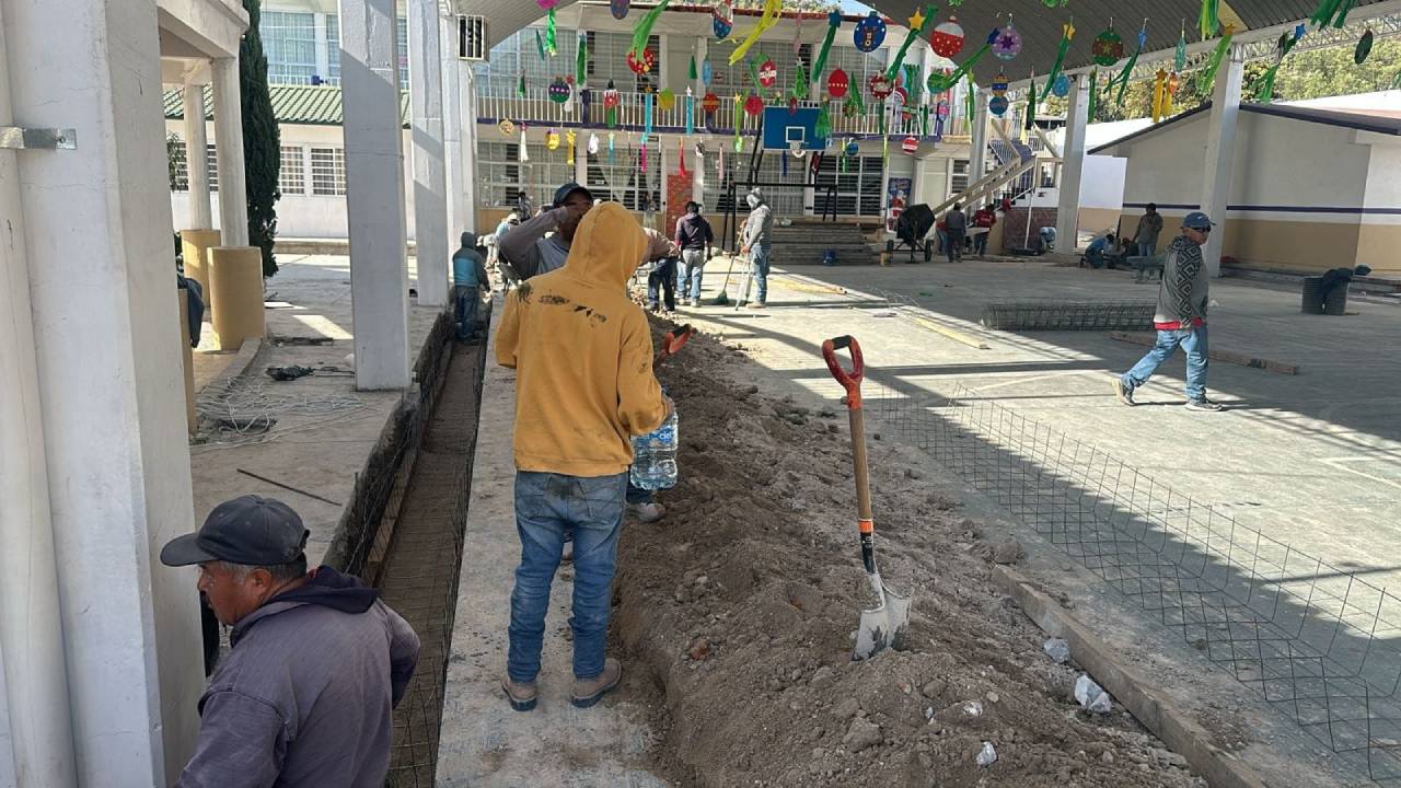 Presidente Municipal de Totolac inicia con la dignificación de espacios educativos