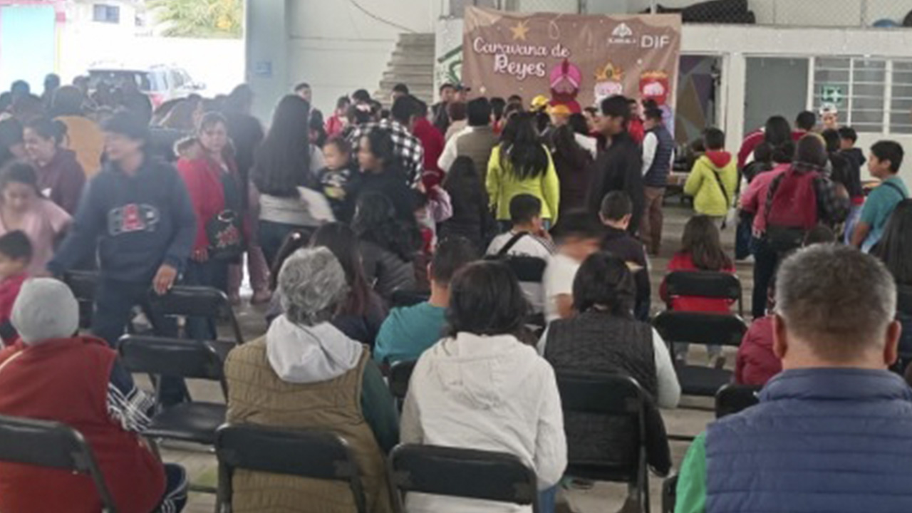 Tlaxcala celebra el Día de Reyes llevando alegría a las niñas y niños de la capital
