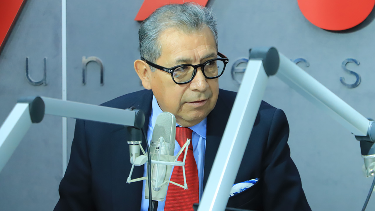 Rector de la UATx reconoce función culturizadora de Radio Universidad