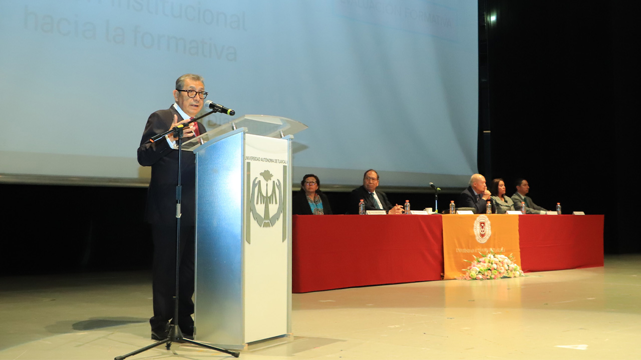 Presenta Rector de la UATx el “Decálogo del trabajo académico
