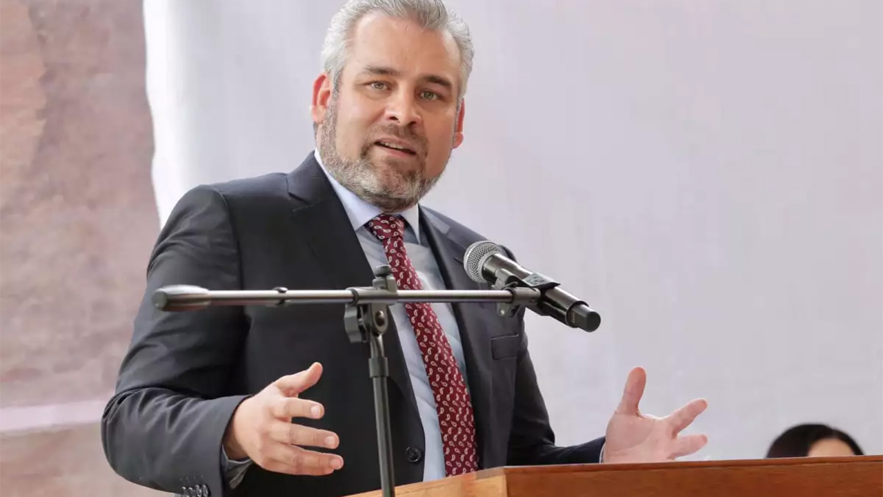 Gobernador de Michoacán firma decreto de reforma para la UMSNH, garantiza autonomía y democracia en elección de rector