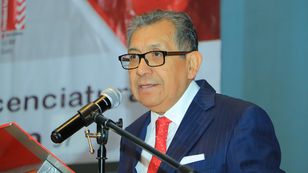 Entrega Rector de la UATx constancia de estudios a 113 egresados de Cirujano Dentista