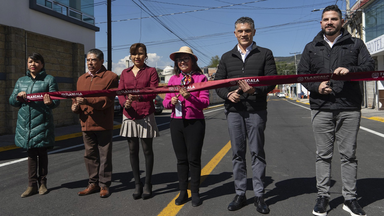 Inauguran presidente Alfonso Sánchez y gobernadora Lorena Cuéllar la repavimentación de la calle Adolfo López Mateos