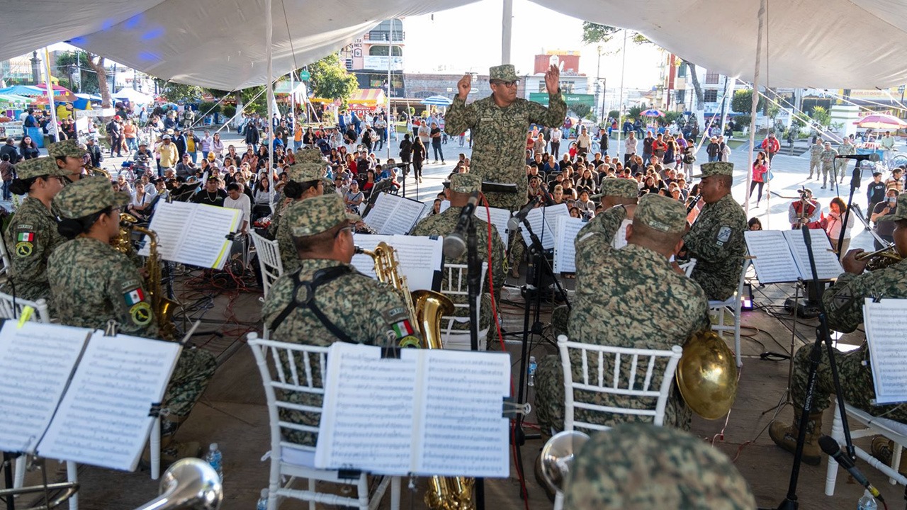 La Banda de Música de la VI Región Militar Brilla en Zacatelco durante la Feria 2025