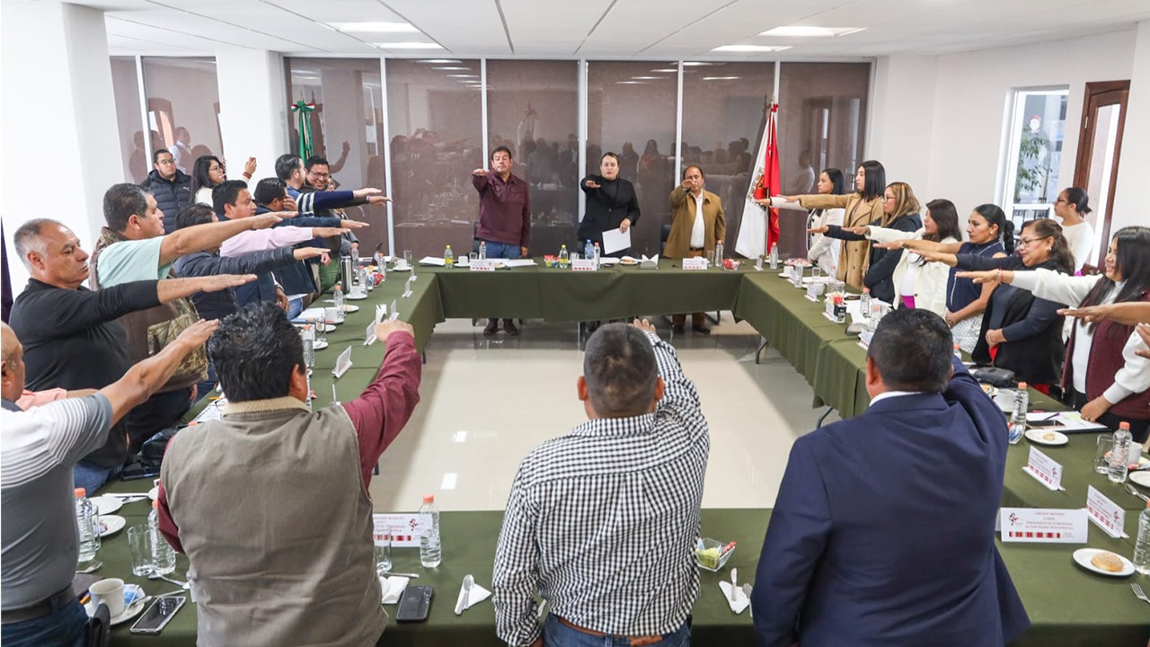 Rinden protesta nuevos presidentes de comunidad en Chiautempan