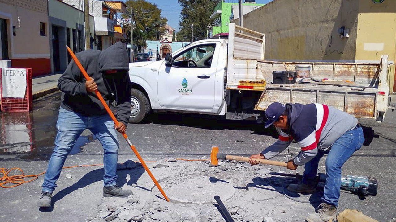 Desazolva la CAPAMH drenaje que acumulaba exceso de desechos en el calvario