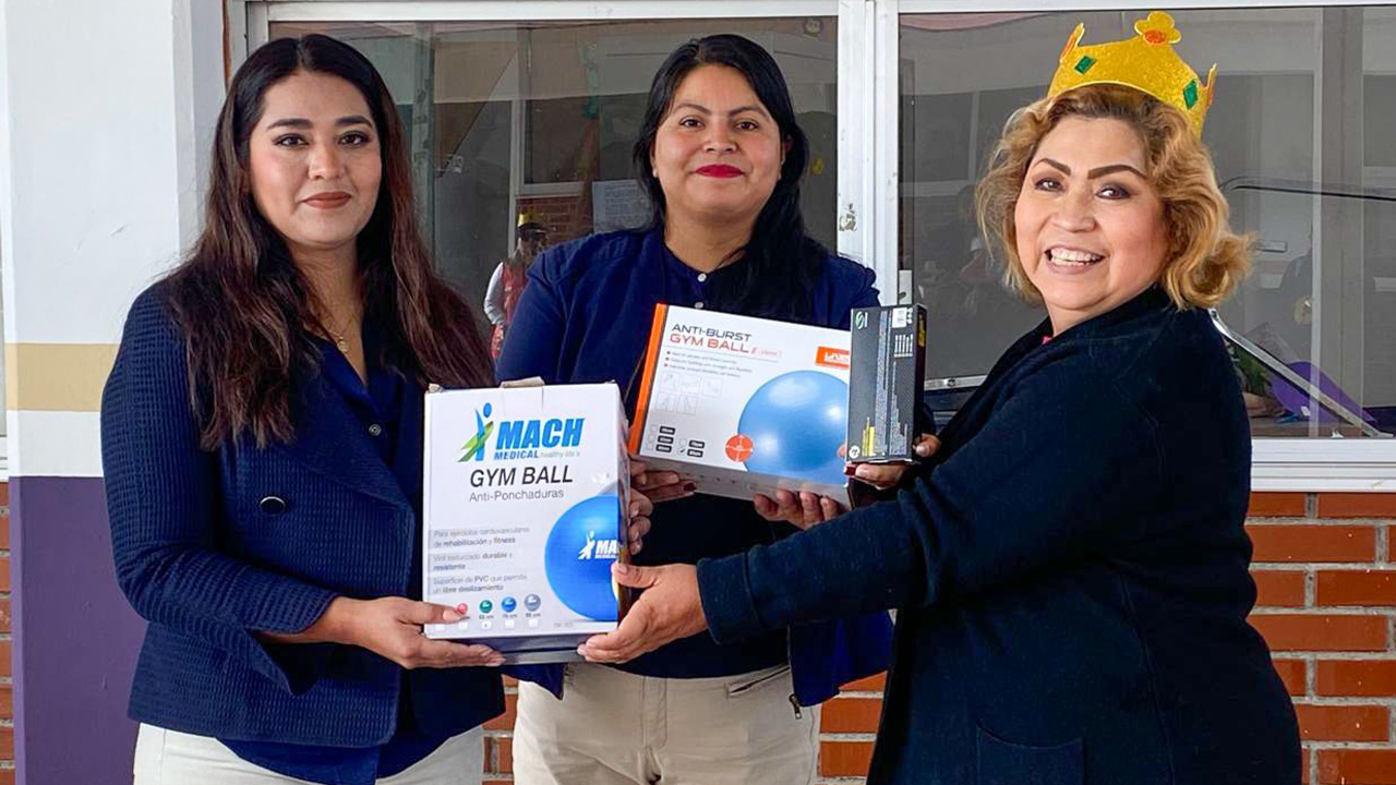 Entrega de material didáctico por parte del DIF de Zacatelco al CAM 01.