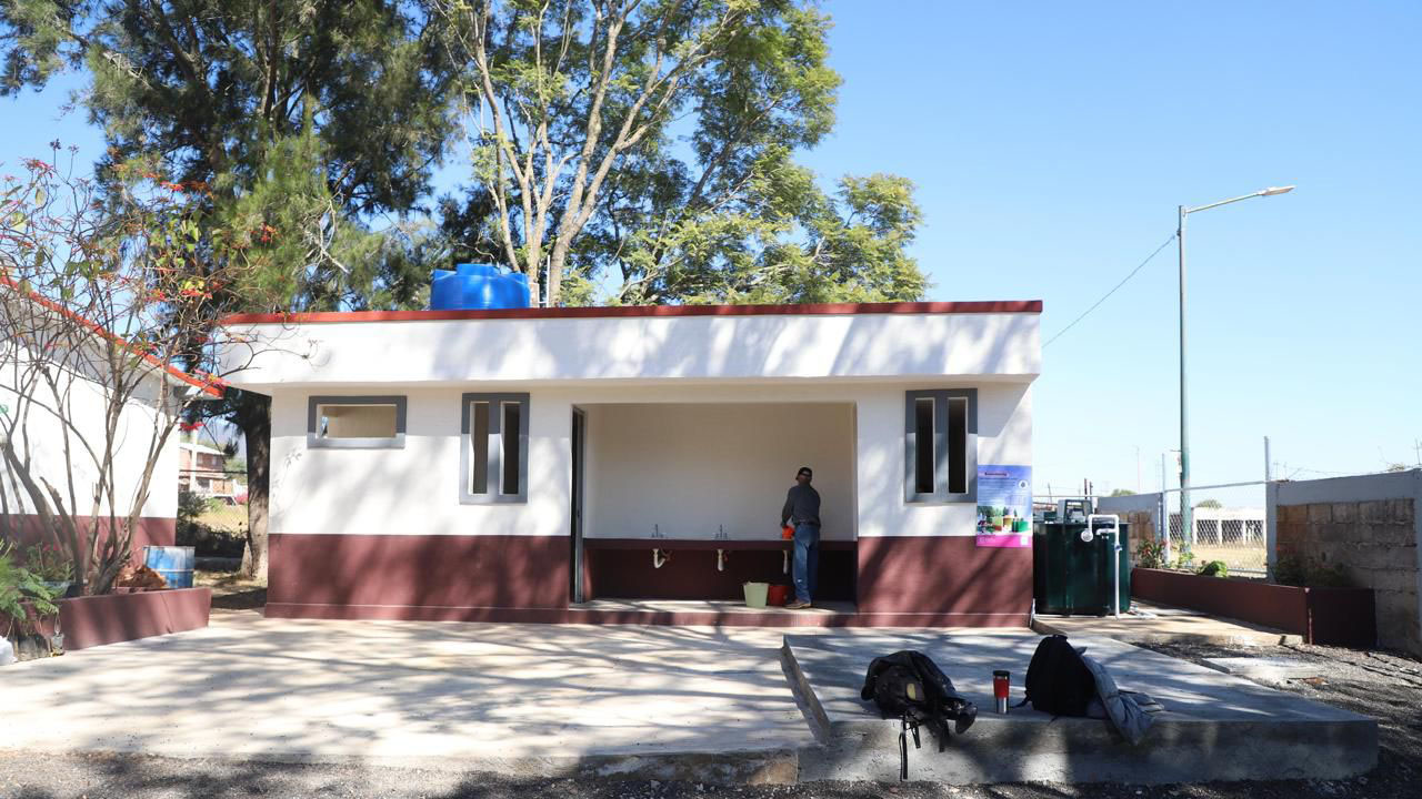 Más de 14 mil estudiantes beneficiados por obras escolares en Morelia: SEE