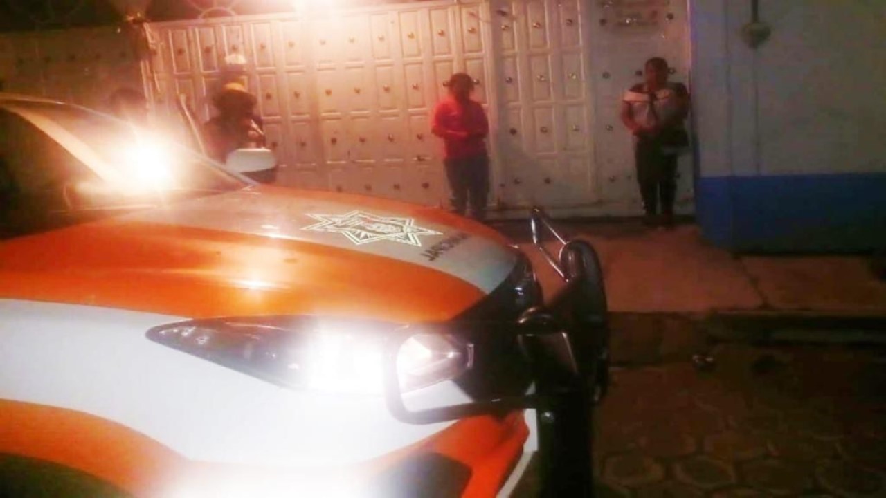 Reúne el SMDIF de Huamantla a dos niñas reportadas como desaparecidas con sus familiares.