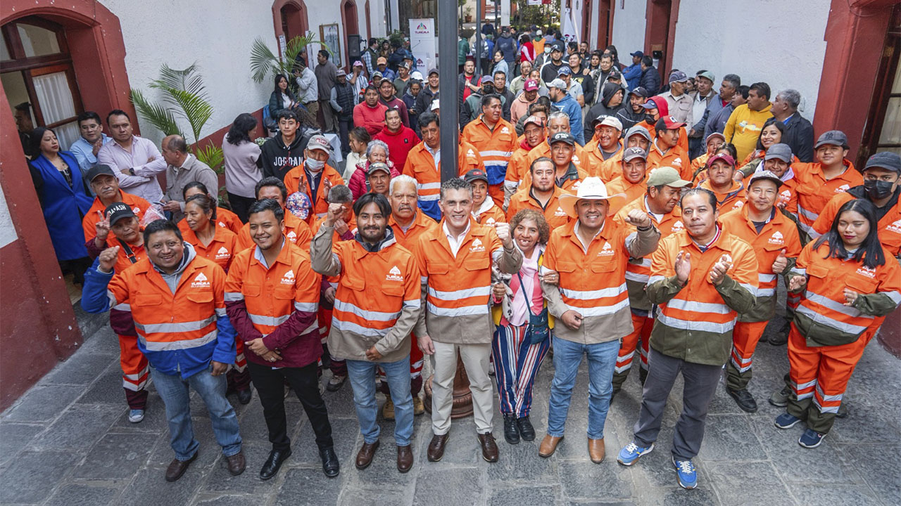 Tlaxcala de Xicohténcatl fortalece el área de Servicios Públicos con entrega de uniformes